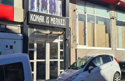 Hırsızlar, kendilerini kaydeden güvenlik kamerasını da çaldı