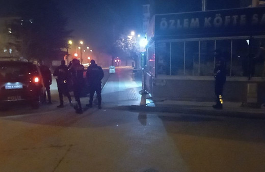 Çorum'da tüfekle dernek kapısına dayandı, polis ekipleri tarafından yakalandı