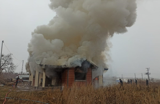 Elazığ’da tek katlı ev çıkan yangında kullanılamaz hale geldi