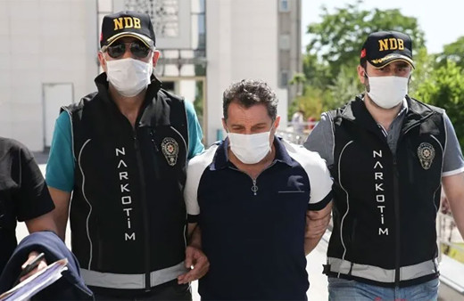 Uyuşturucu baronu Nejat Daş'ı polis aracı ve eskortla gezdirdiler! Sadece 440 lira para cezası aldılar