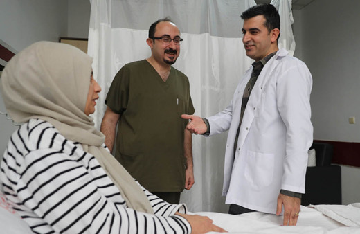 Mide ağrısı, şişkinlik, gaz ve kusma şikayetiyle hastaneye gitti hayatının şokunu yaşadı!