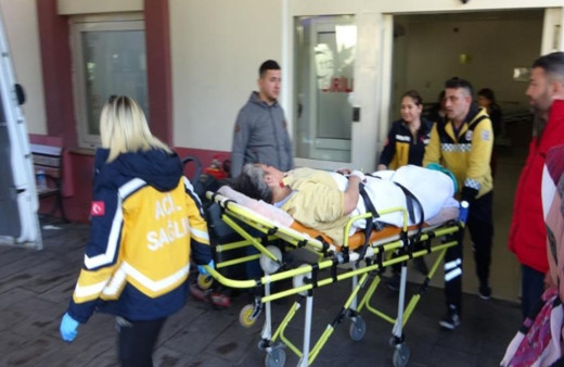 Eşine yardım etmek isterken ayağından oluyordu