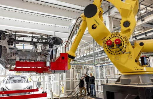Tesla fabrikasında robotun mühendise saldırdığı ortaya çıktı