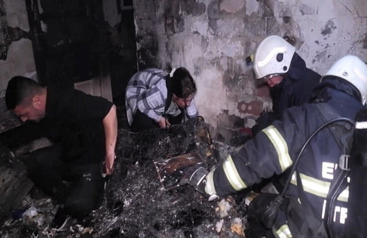 Küle dönen evde, ölen 3 çocuğunun hatıralarını gözyaşlarıyla aradılar