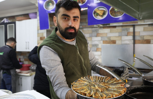 İki kardeş sırt sırta verdi, balık teknesi açtı