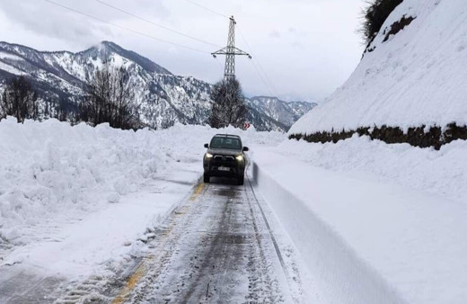 Artvin'de kar kalınlığı 1,5 metreyi buldu, yollar ulaşıma açılıyor