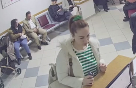 Boğazına şeker kaçan çocuk, doktorun Heimlich manevrasıyla böyle kurtuldu