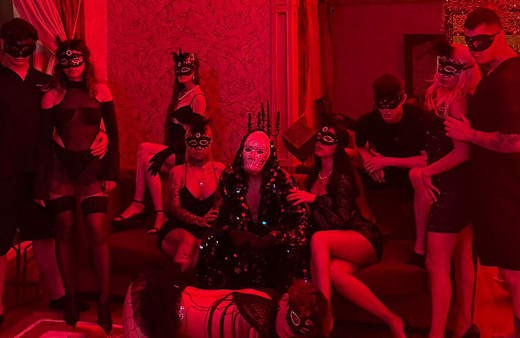 Fergio House'a müstehcenlik baskını! Fergio House nedir kimlerden oluşuyor? İşte müstehcen görüntüleri...