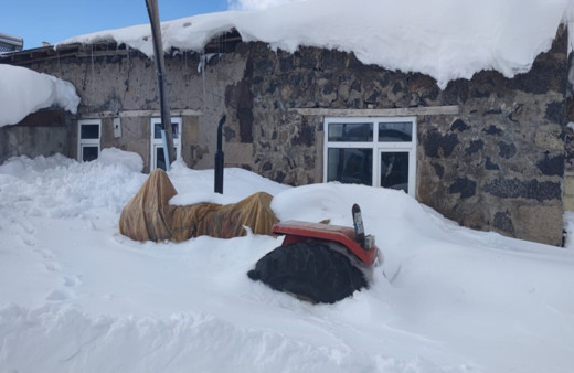 Aşkale'de kar kalınlığı 1,5 metreyi aştı