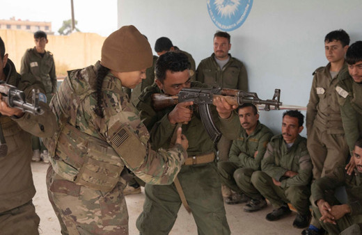 ABD'nin alçaklığı! 12 şehitten 3 gün sonra çocuk yaştaki PKK'lılara saldırı eğitimi verdiler! İşte görüntüleri...