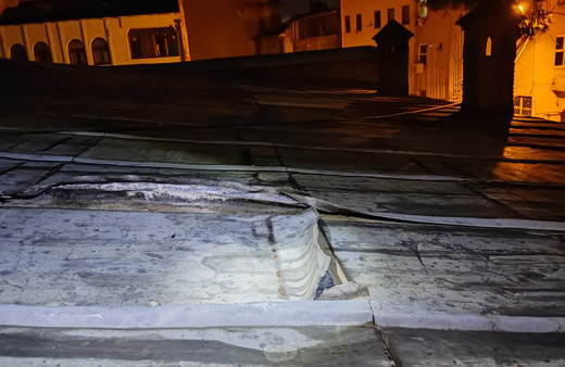 Kurşun levhaları çalmak isterken yakalandı