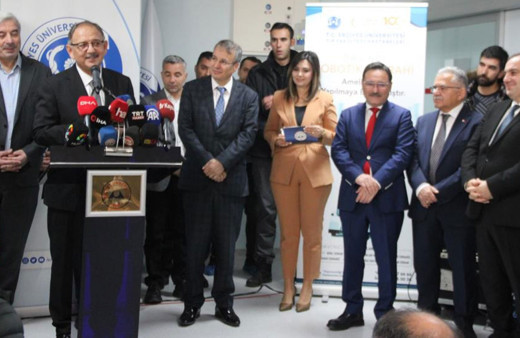 ERÜ'de "Da Vinci" robotik cerrahi cihazı törenle açıldı