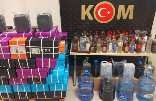 İzmir'de 3,7 ton etil alkol ele geçirildi!