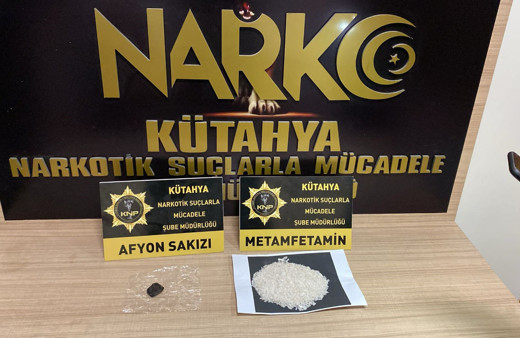 Eşyaları arasında uyuşturucu ele geçirilen 2 otobüs yolcusu tutuklandı