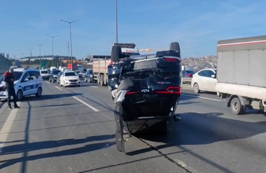 Takla atan araçtaki çiftin burunları bile kanamadı