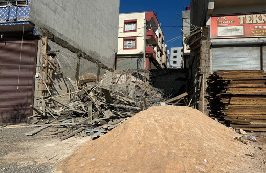 Gaziantep’te beton dökümü sonrası inşaat çöktü