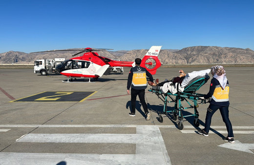 Şırnak’ta 82 yaşındaki hasta ambulans helikopterle Şanlıurfa’ya sevk edildi