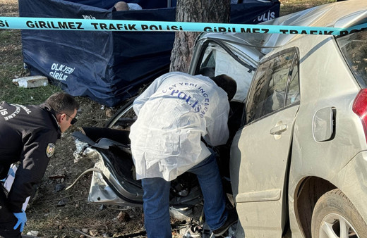 Antalya'da şarampole devrilen otomobildeki genç öldü, 8 yaşındaki çocuk yaralandı