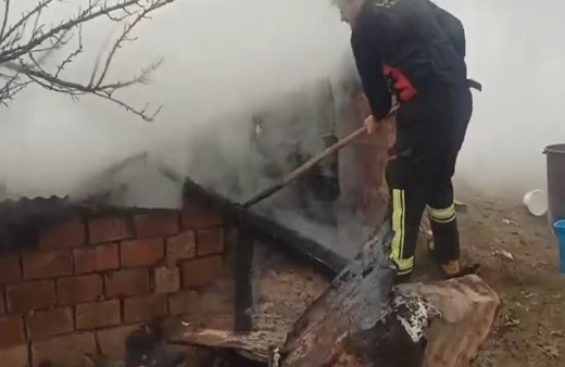 Elazığ’da odunluk yangını vatandaşları korkuttu
