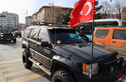 Sivas’ta şehitleri anmak için konvoy düzenlendi