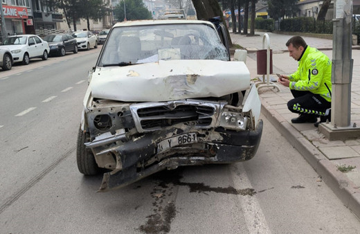 Direksiyonda kalp krizi geçirip kaza yapan sürücü öldü!