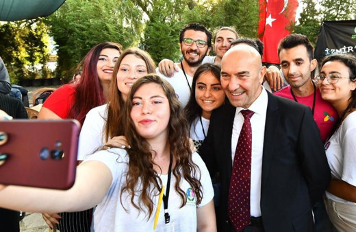 İzmir’deki üniversite öğrencilerine yeni yıl sürprizi!