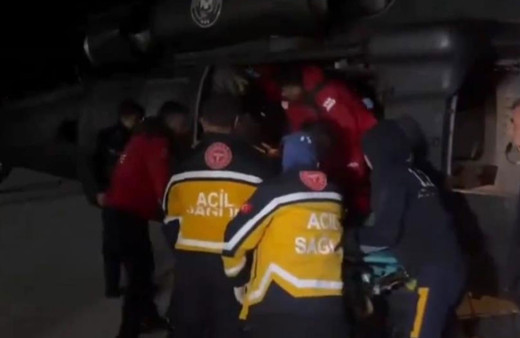 Yol kapalı olunca hastalar için Sikorsky helikopter havalandı!