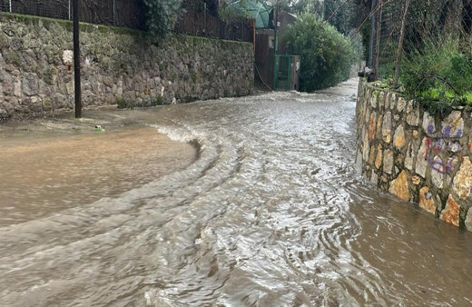 Bodrum'da belediye ekipleri sağanak yağışta sahada çalıştı