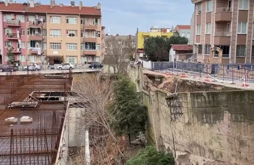 Çöken istinat duvarları mahalle sakinlerini tedirgin ediyor