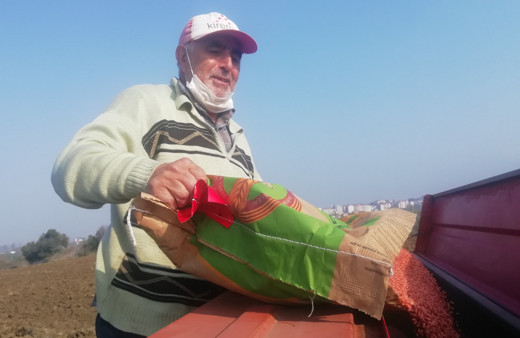 Manyaslı çiftçiler tohumları toprakla buluşturdu