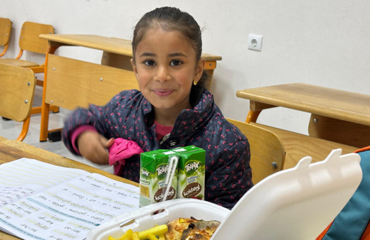 Mardin'de köy köy gezilip çocuklara 2 bin pizza dağıtıldı