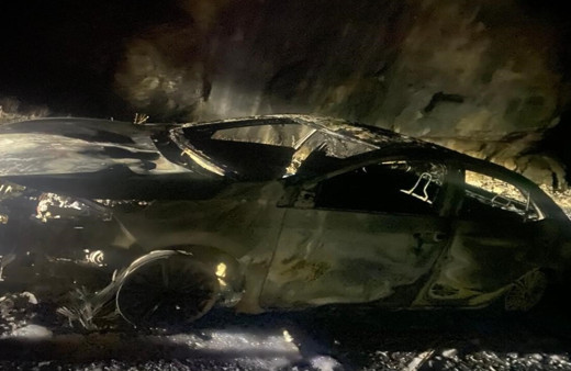 Hakkari'de seyir halindeki araç alev alev yandı