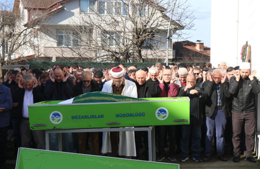 Kanser tedavisi gören oğlunu götürdüğü hastaneden dönerken kaza yapmıştı