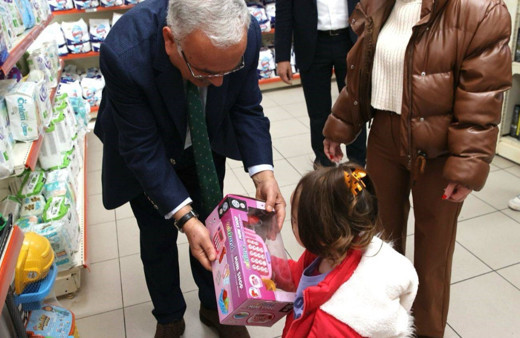 Hayırseverlerin bağışları miniklere ulaştırıldı