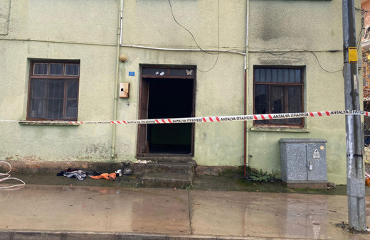 Antalya'da evde çıkan yangında 1 kişi hayatını kaybetti