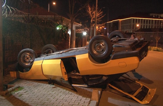 Sivas'ta yağmurda kayganlaşan yol kazaya neden oldu, 3 yaralı