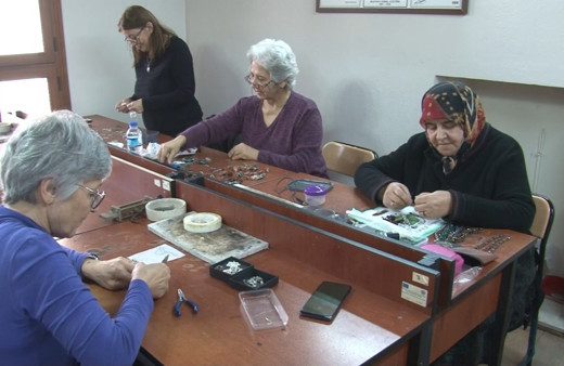 Kütahya'da kadınlar telkari sanatı öğreniyor