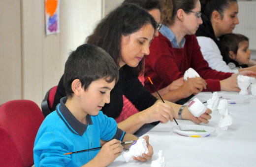 Anne ve çocukları aynı sanat atölyede bir araya geldi