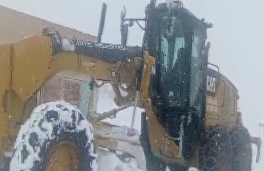Muradiye’de yol açma çalışması devam ediyor