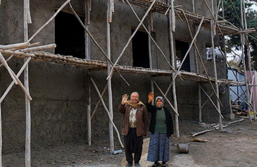 Bir depremzede aile daha evine kavuşuyor