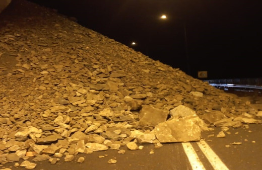 Artvin’de sağanak yağış heyelanlara neden oldu