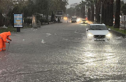 Çanakkale'de kuvvetli yağış beklentisi yüzünden motokurye kararı