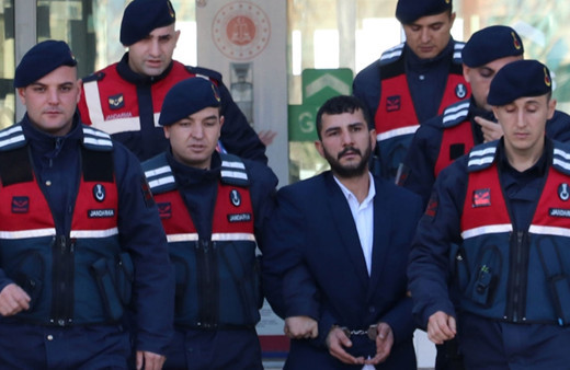 Firari hükümlü evin odasına kazılan çukurda yakalandı!