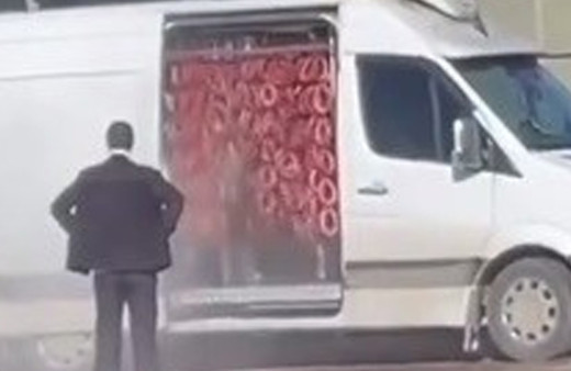 Sosyal medyadaki görüntü ekipleri harekete geçirdi! İç dış sucuk yıkama...