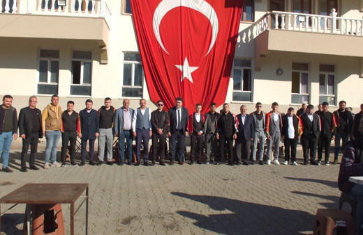 Asker uğurlama geleneğini sürdürüyorlar