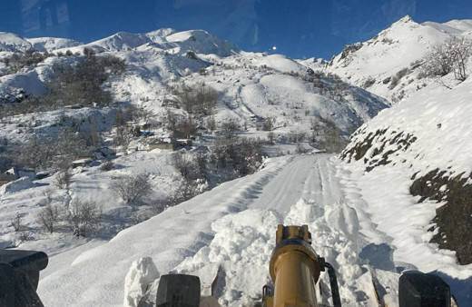 Hakkari'de 9 yerleşim yerinin yolu ulaşıma kapandı