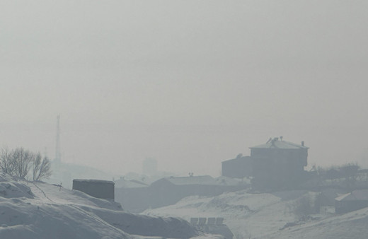 Yüksekova’da yoğun sis uçak seferlerini iptal ettirdi