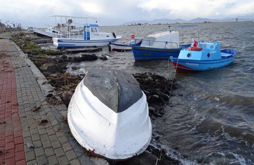 Balıkesir'de kuvvetli fırtına ve yağış etkili oldu!