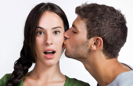 "Yanaktan öpme" sarkıntılık sayıldı! Yargıtay cezayı çok buldu!