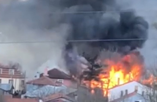 Rüzgarın etkisiyle büyüyen yangın bir ailenin her şeyini küle çevirdi